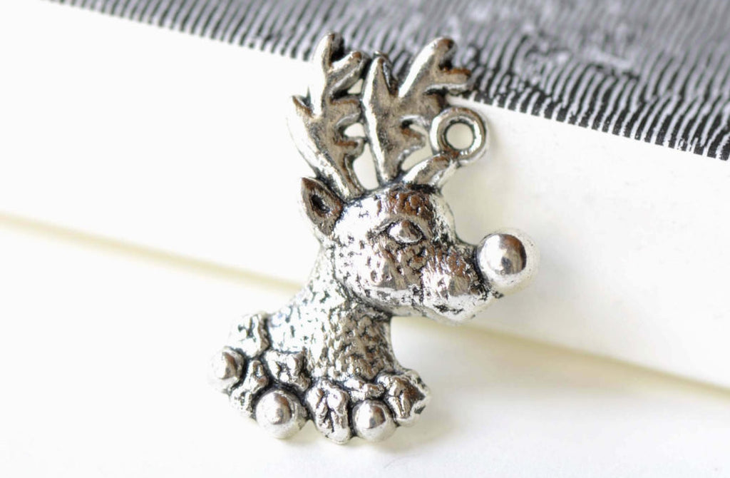 SALE Antique Silver Reindeer Deer Head Charms Pendants Set of 20 A8263